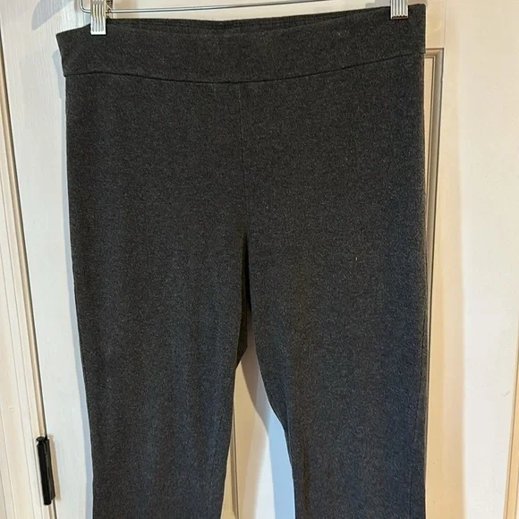 Used Heather Grey Hue Leggings Size Large - Picture 5 of 5